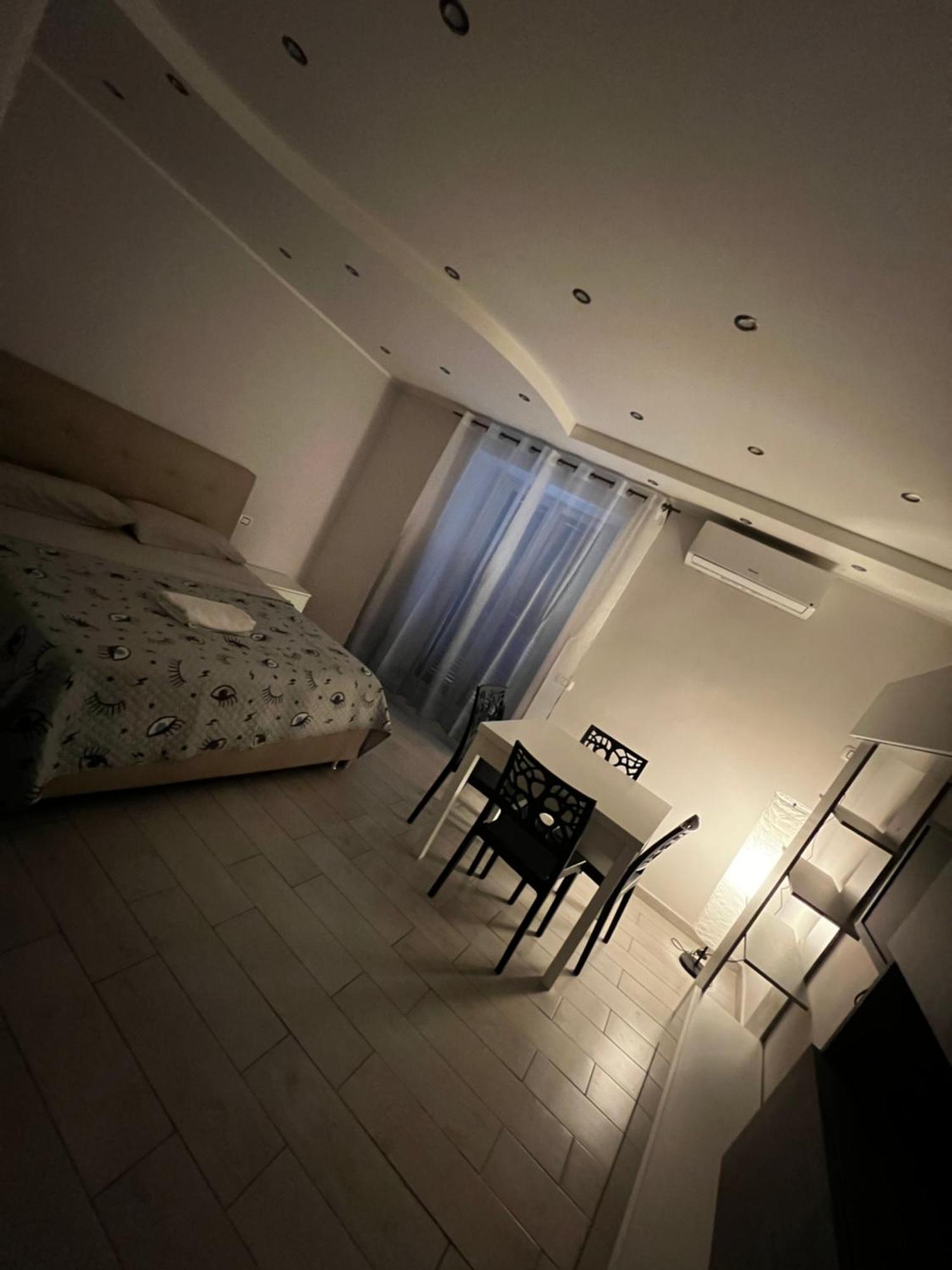 Smart'S House Deluxe Quartieri Spagnoli Neapel Exterior foto